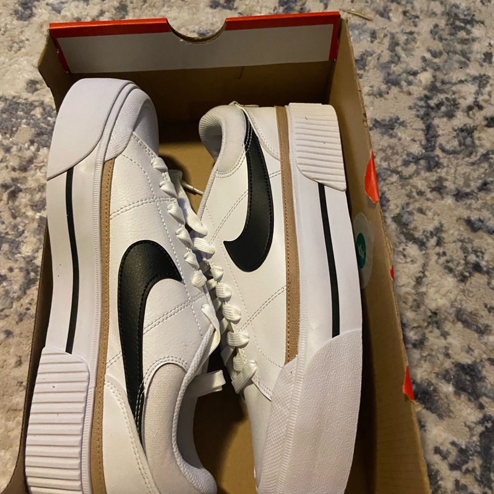 Nike White and Black Classic Sneakers
